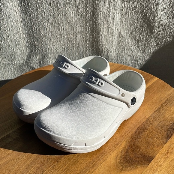 Crocs Specialist II Work Clogs White Size M4/W6 - Picture 1 of 8